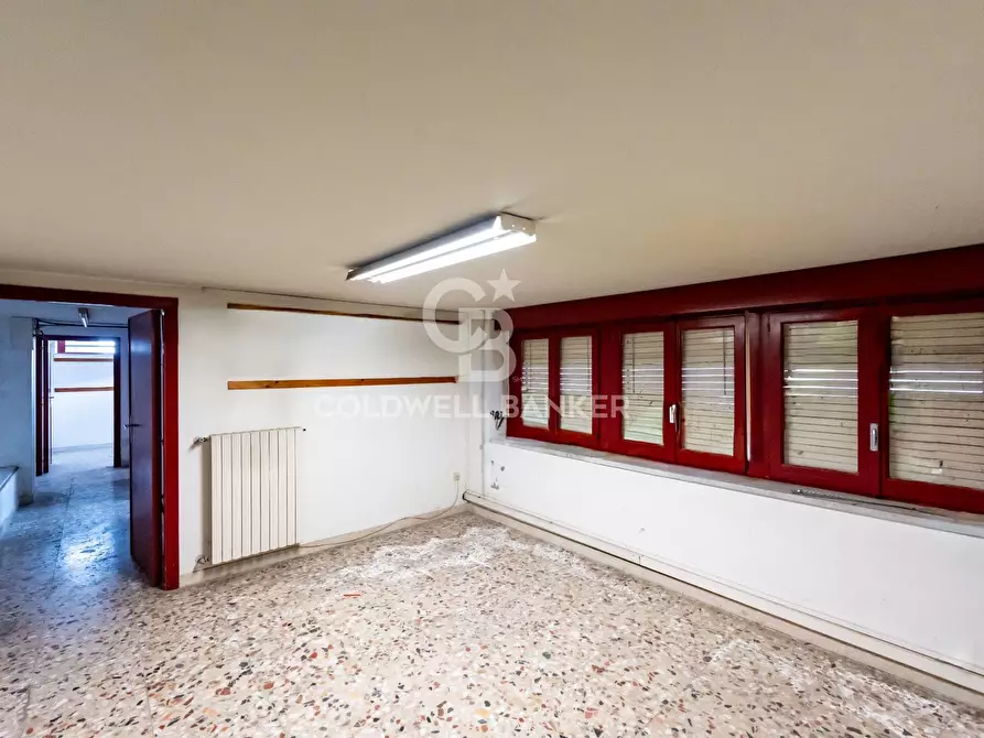 Immagine 80 di Ufficio in vendita  a San Giovanni La Punta