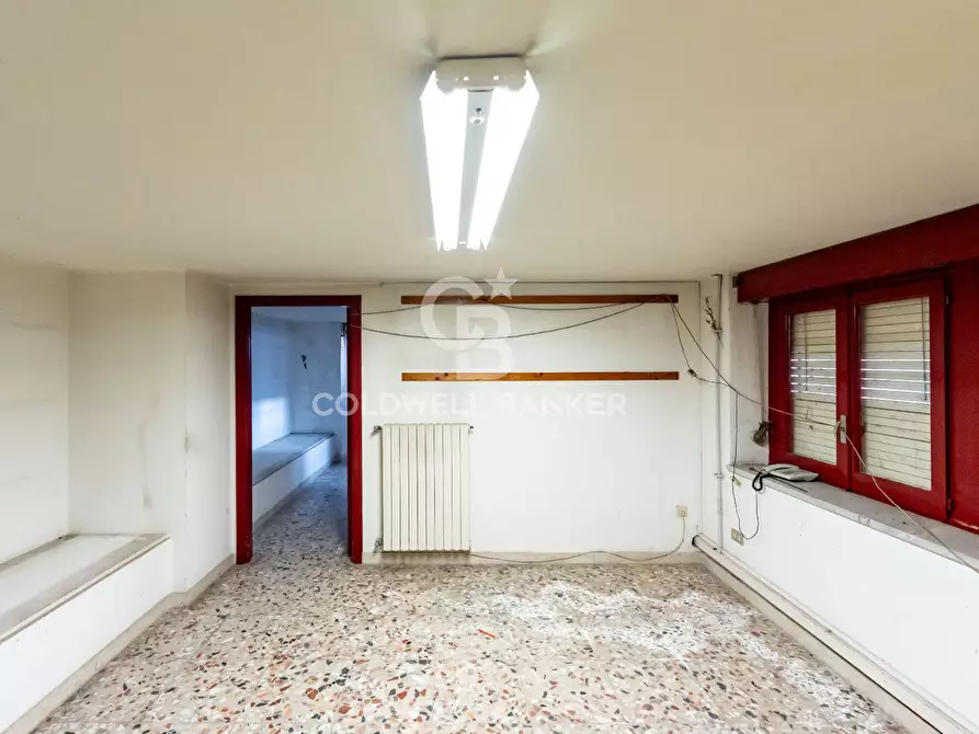 Immagine 81 di Ufficio in vendita  a San Giovanni La Punta