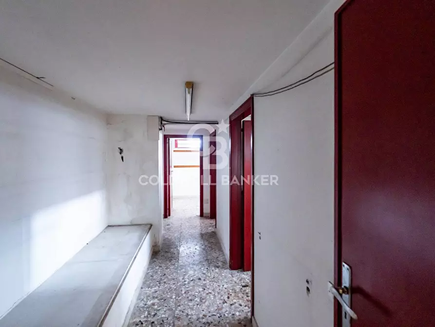 Immagine 82 di Ufficio in vendita  a San Giovanni La Punta