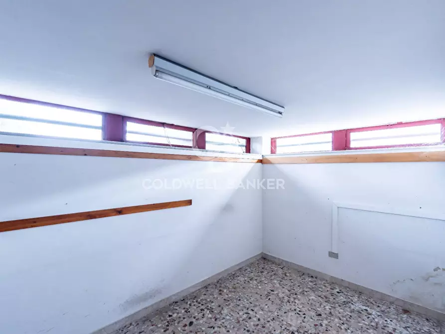 Immagine 84 di Ufficio in vendita  a San Giovanni La Punta