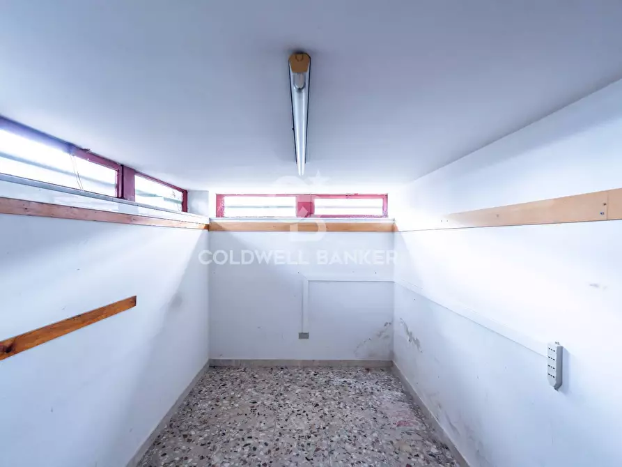 Immagine 85 di Ufficio in vendita  a San Giovanni La Punta