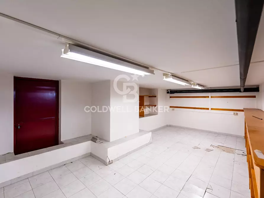 Immagine 89 di Ufficio in vendita  a San Giovanni La Punta