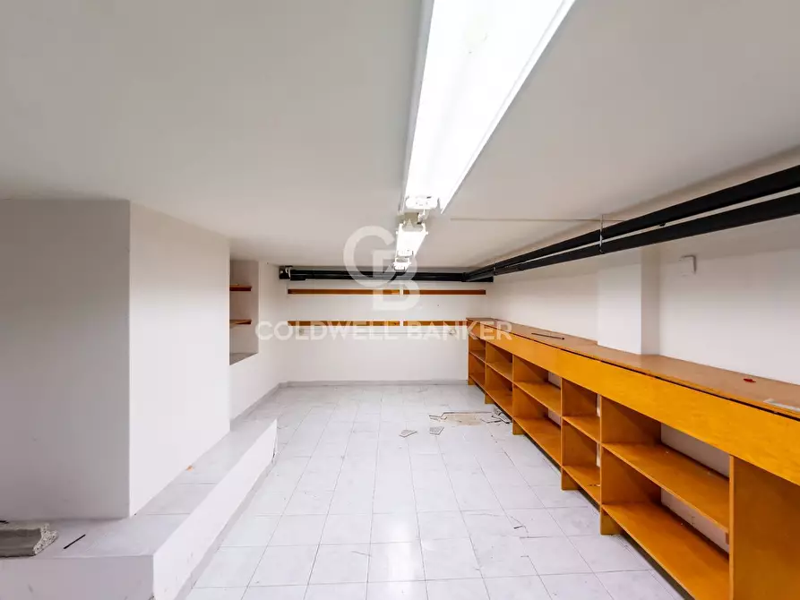 Immagine 90 di Ufficio in vendita  a San Giovanni La Punta
