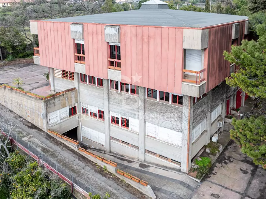 Immagine 96 di Ufficio in vendita  a San Giovanni La Punta