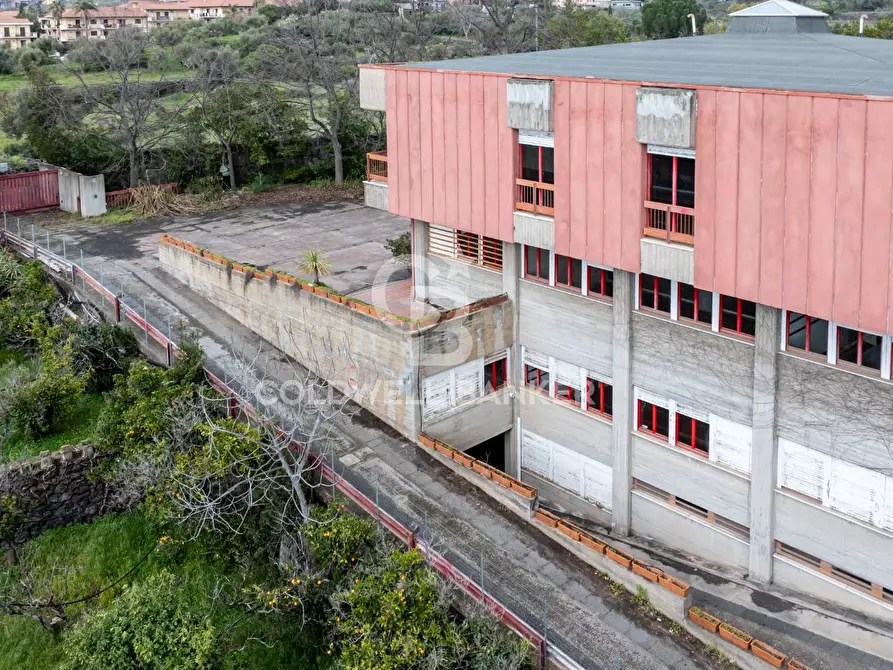 Immagine 98 di Ufficio in vendita  a San Giovanni La Punta