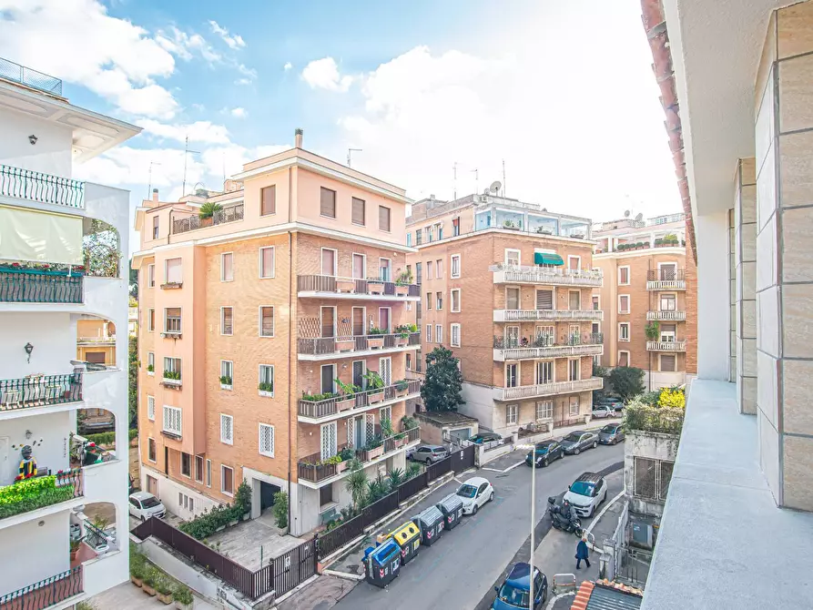 Immagine 16 di Appartamento in vendita  in Via Archimede a Roma