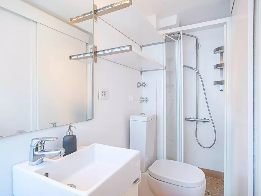 Immagine 17 di Appartamento in vendita  in Via Archimede a Roma