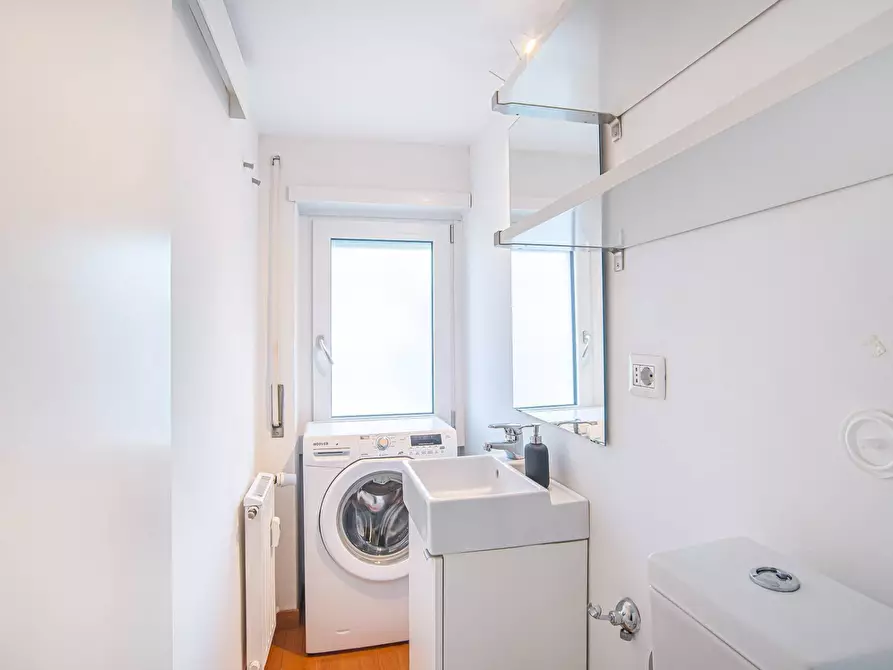 Immagine 18 di Appartamento in vendita  in Via Archimede a Roma