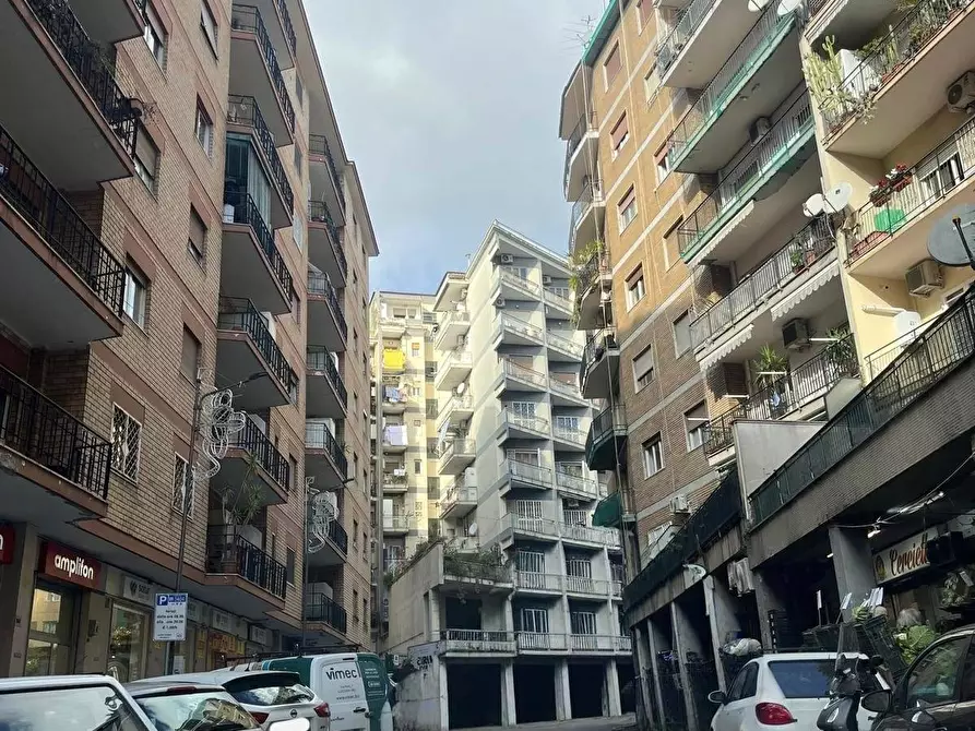 Immagine 7 di Locale commerciale in vendita  in Via Antonio E Luigi Sementini 36/38 a Napoli