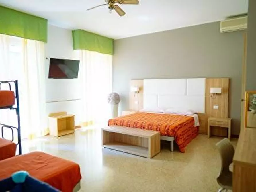 Immagine 7 di Albergo/B&B/Residence in vendita  in via facchini 9 a Cattolica