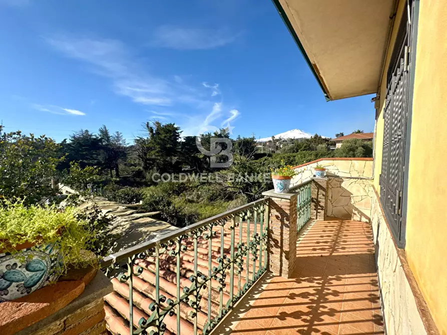 Immagine 33 di Villa in vendita  in Via Ombra a Gravina Di Catania