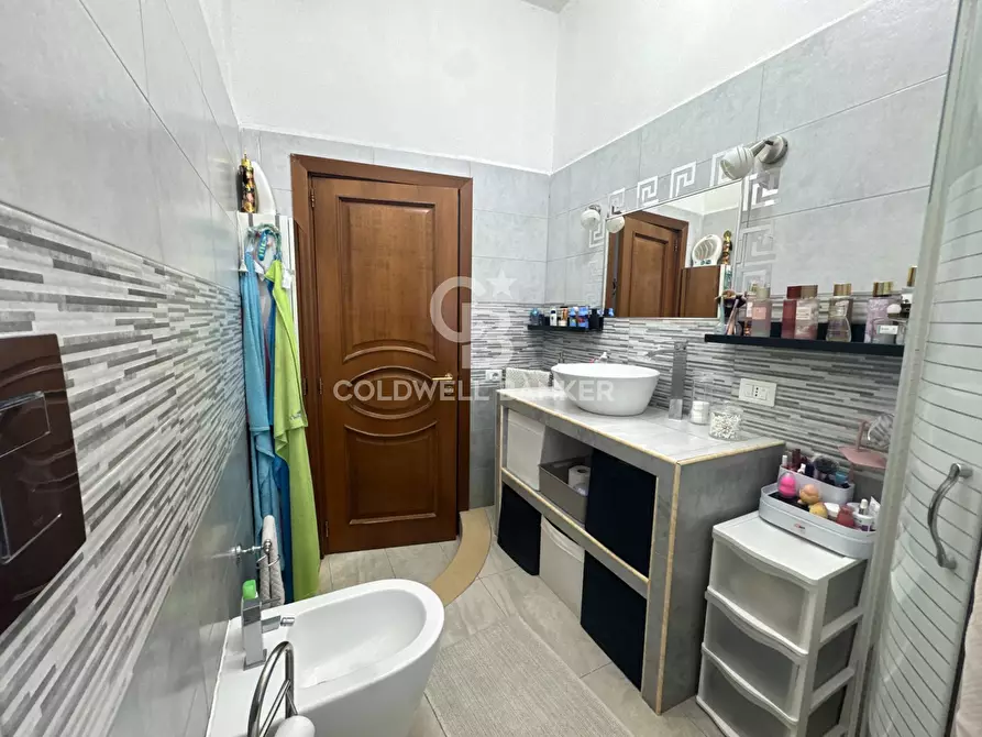 Immagine 30 di Villa in vendita  in Via Ombra a Gravina Di Catania