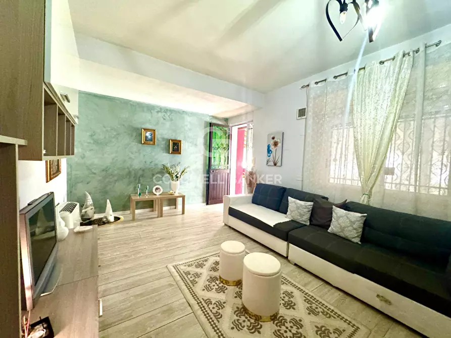 Immagine 17 di Villa in vendita  in Via Ombra a Gravina Di Catania