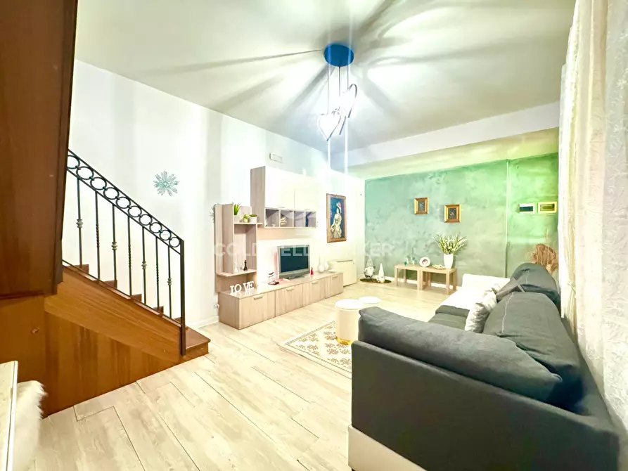 Immagine 16 di Villa in vendita  in Via Ombra a Gravina Di Catania