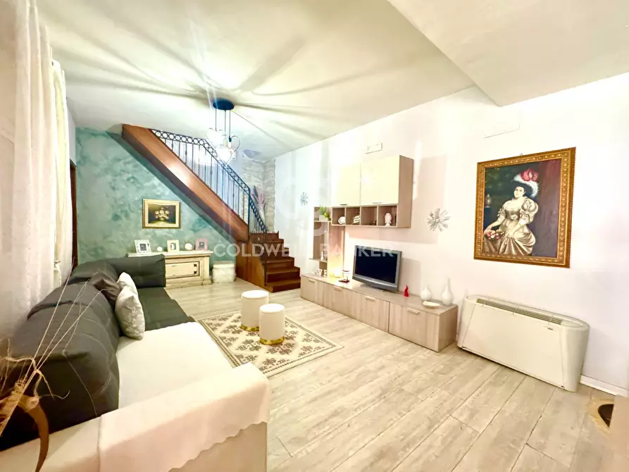 Immagine 15 di Villa in vendita  in Via Ombra a Gravina Di Catania