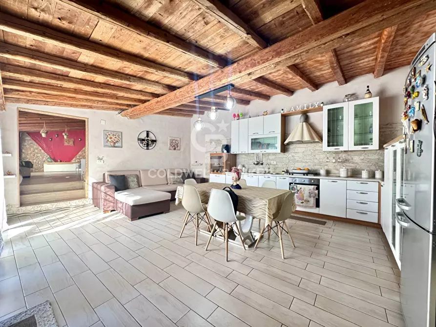 Immagine 1 di Villa in vendita  in Via Ombra a Gravina Di Catania