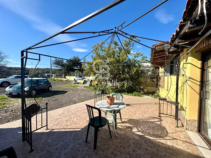 Immagine 5 di Villa in vendita  in Via Ombra a Gravina Di Catania