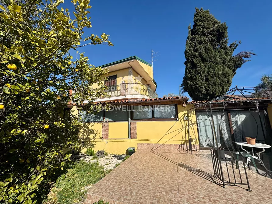 Immagine 3 di Villa in vendita  in Via Ombra a Gravina Di Catania