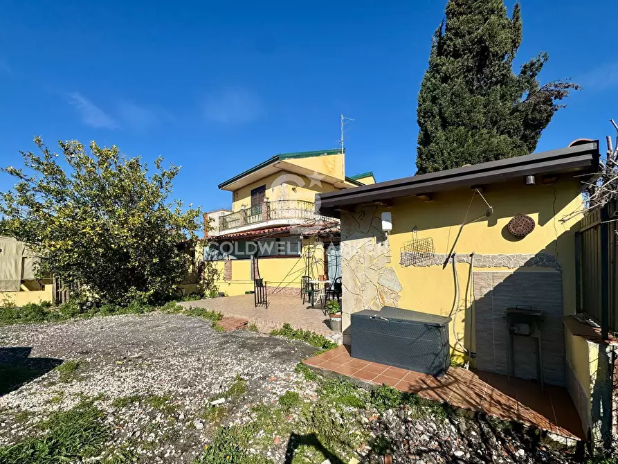 Immagine 2 di Villa in vendita  in Via Ombra a Gravina Di Catania