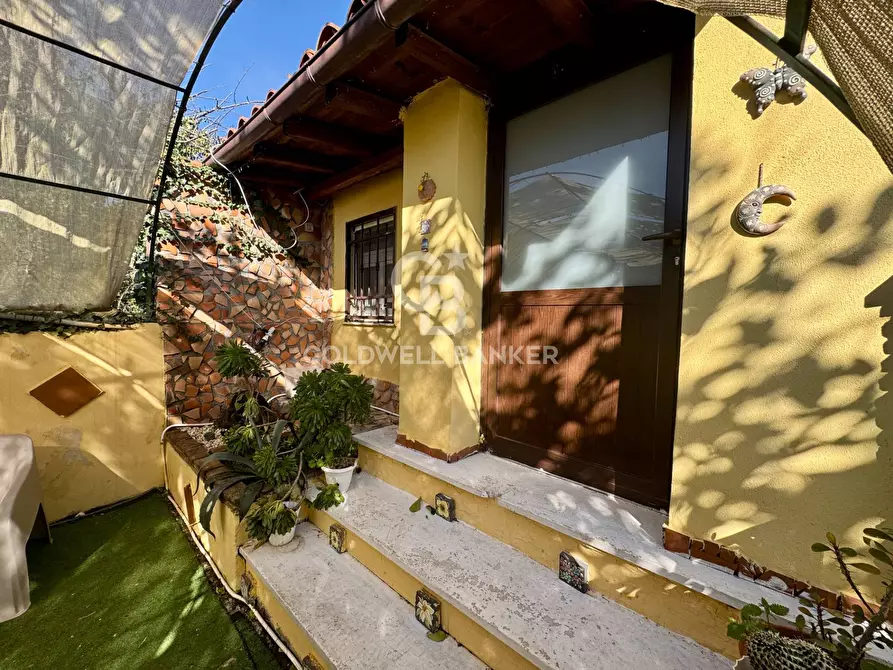 Immagine 40 di Villa in vendita  in Via Ombra a Gravina Di Catania