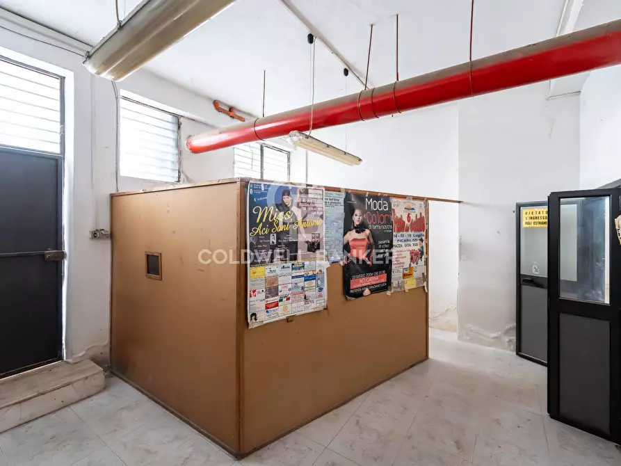 Immagine 4 di Laboratorio in vendita  in Via Ettore Majorana 13 a Aci Catena