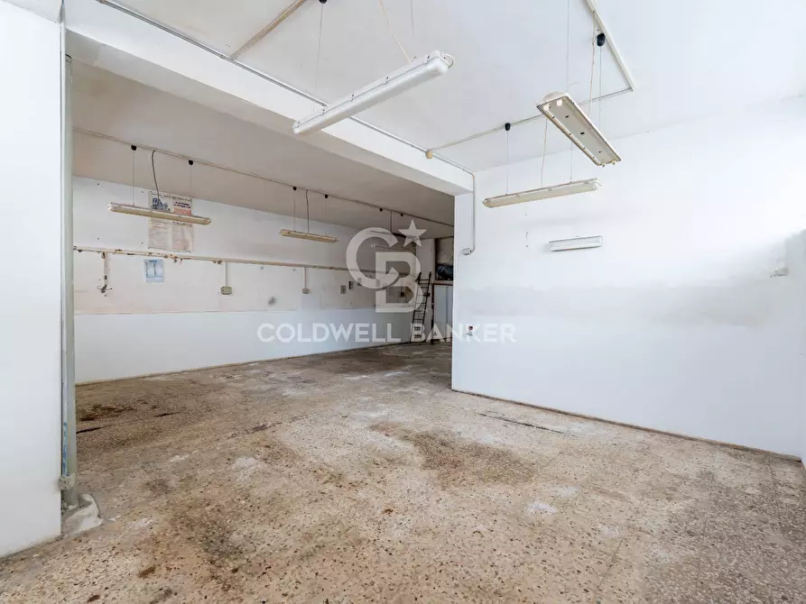 Immagine 10 di Laboratorio in vendita  in Via Ettore Majorana 13 a Aci Catena