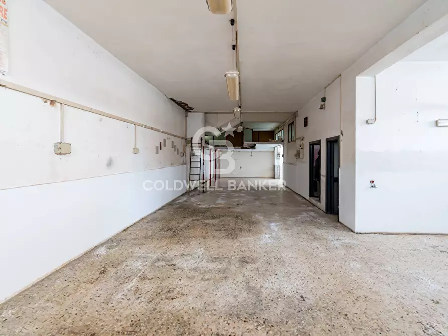 Immagine 11 di Laboratorio in vendita  in Via Ettore Majorana 13 a Aci Catena