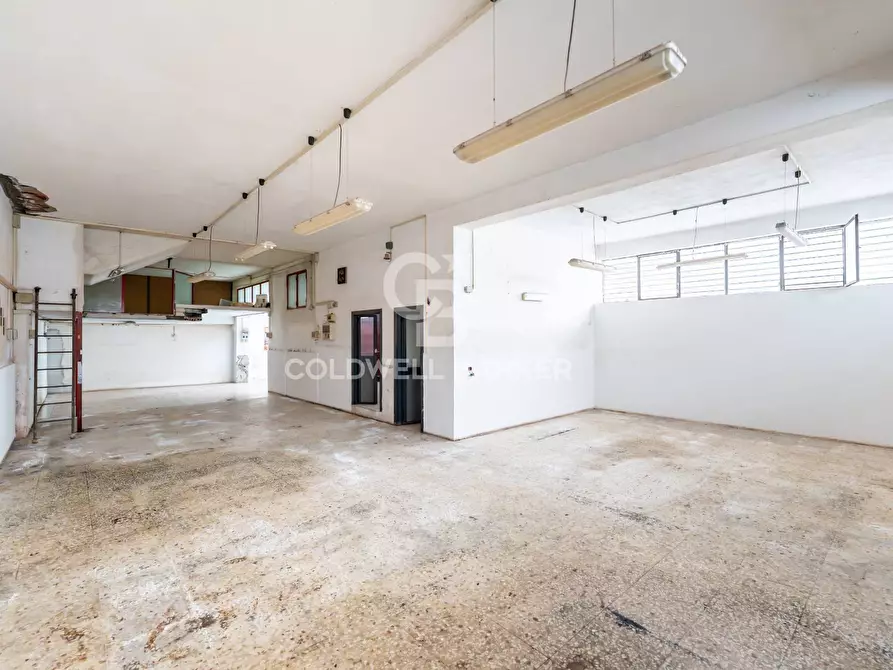 Immagine 12 di Laboratorio in vendita  in Via Ettore Majorana 13 a Aci Catena