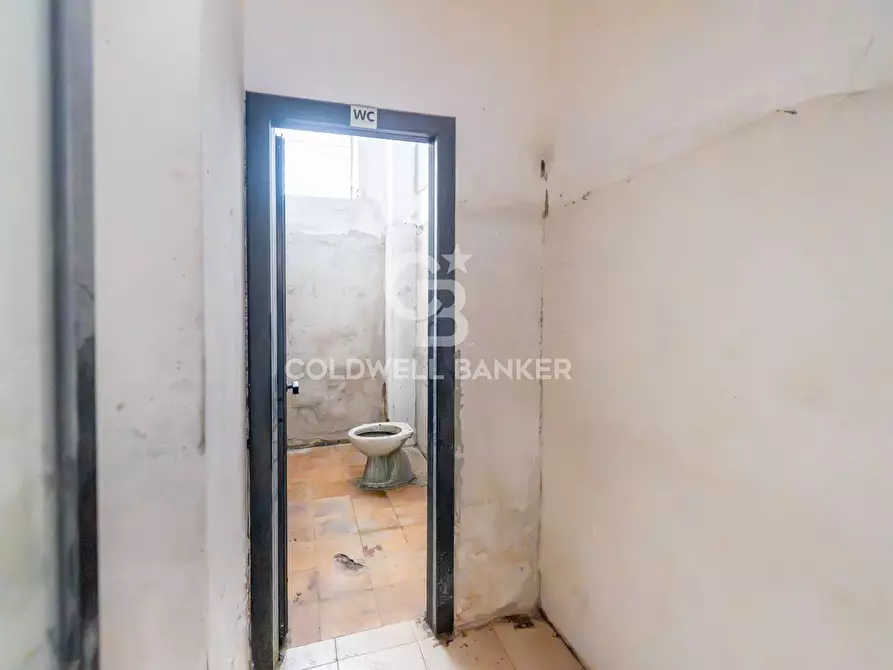 Immagine 13 di Laboratorio in vendita  in Via Ettore Majorana 13 a Aci Catena