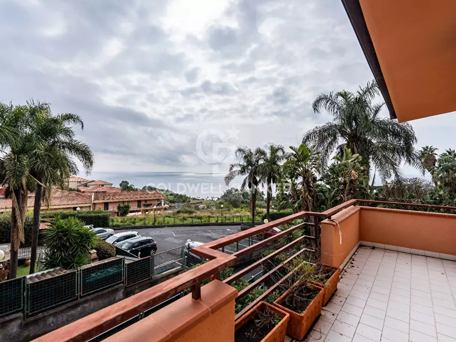 Immagine 2 di Appartamento in vendita  in Via Dei Ciclopi 1 a Aci Castello