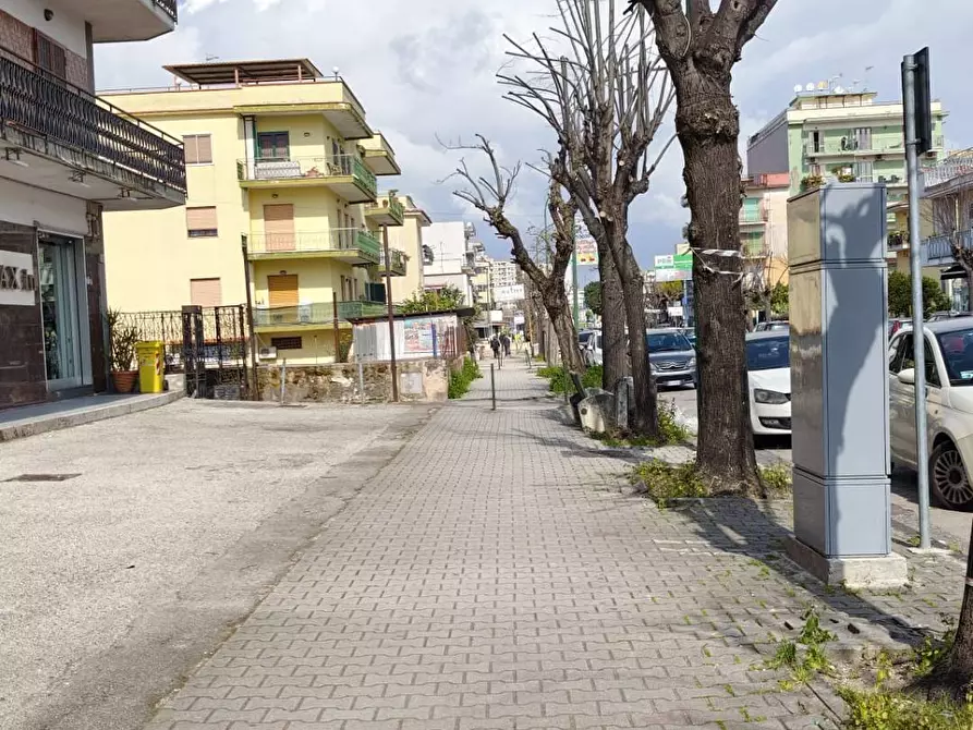 Immagine 2 di Negozio in affitto  in Via Bartolo Longo a Napoli