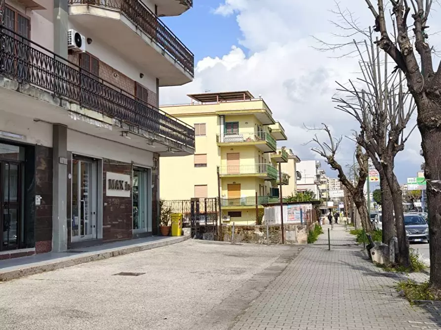 Immagine 1 di Negozio in affitto  in Via Bartolo Longo a Napoli