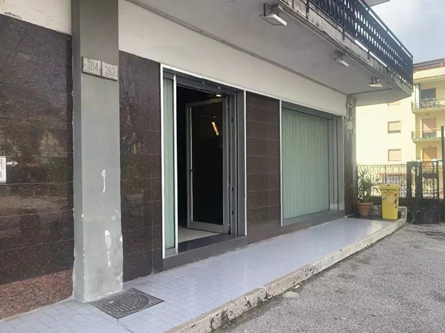 Immagine 4 di Negozio in affitto  in Via Bartolo Longo a Napoli