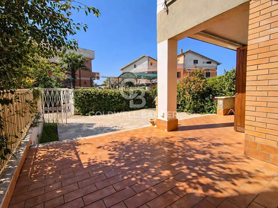 Immagine 3 di Villa in vendita  in Via Caio Duilio 26 a Tarquinia