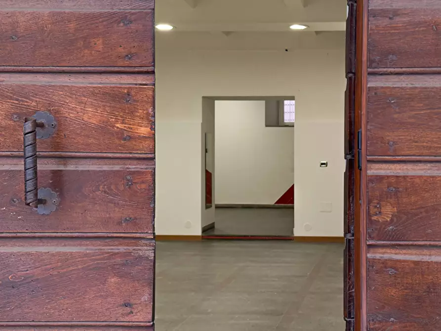 Immagine 1 di Locale commerciale in affitto  in Via Calabresi 31 a Viterbo