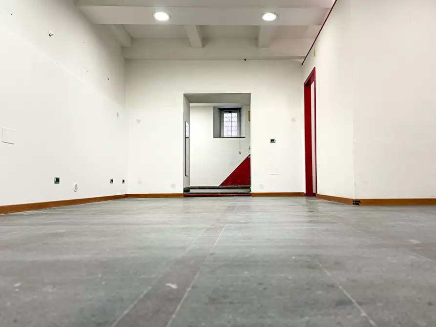 Immagine 6 di Locale commerciale in affitto  in Via Calabresi 31 a Viterbo