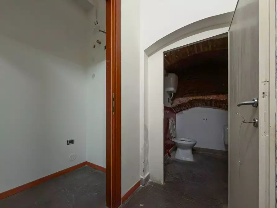 Immagine 11 di Locale commerciale in affitto  in Via Calabresi 31 a Viterbo