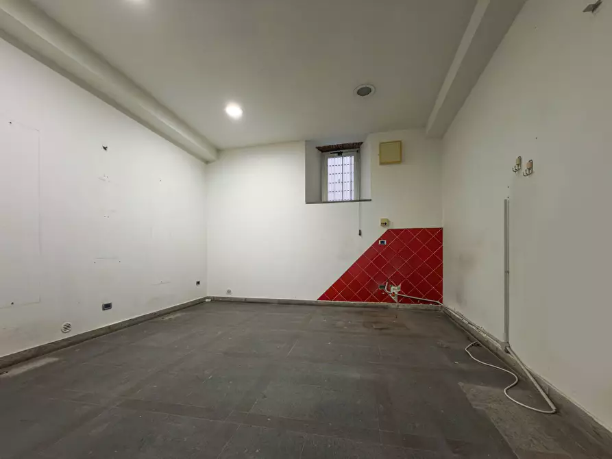 Immagine 8 di Locale commerciale in affitto  in Via Calabresi 31 a Viterbo