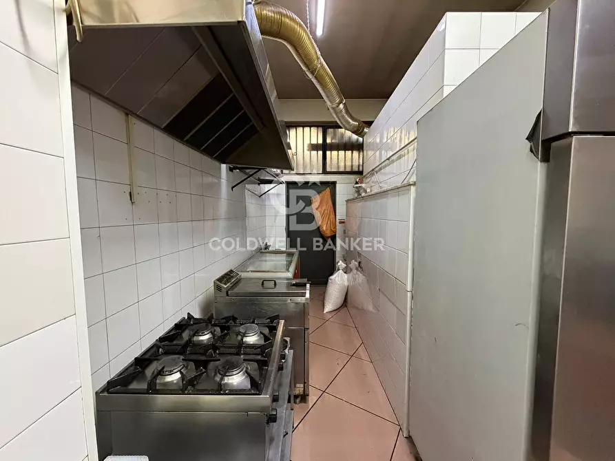 Immagine 7 di Attività commerciale in vendita  in Via Santa Maria del Sangue 25 a Aci Catena