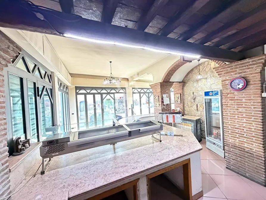 Immagine 3 di Attività commerciale in vendita  in Via Santa Maria del Sangue 25 a Aci Catena