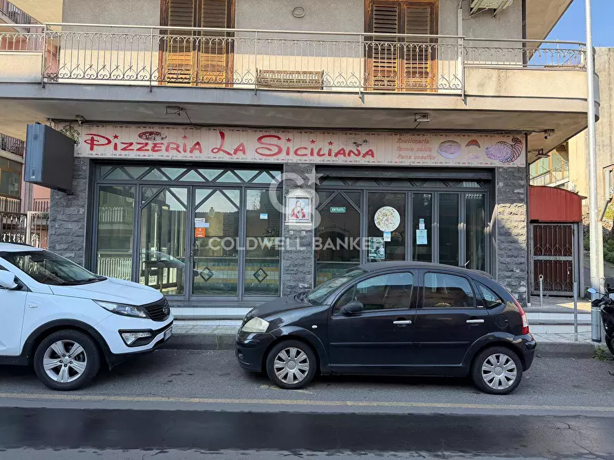 Immagine 2 di Attività commerciale in vendita  in Via Santa Maria del Sangue 25 a Aci Catena
