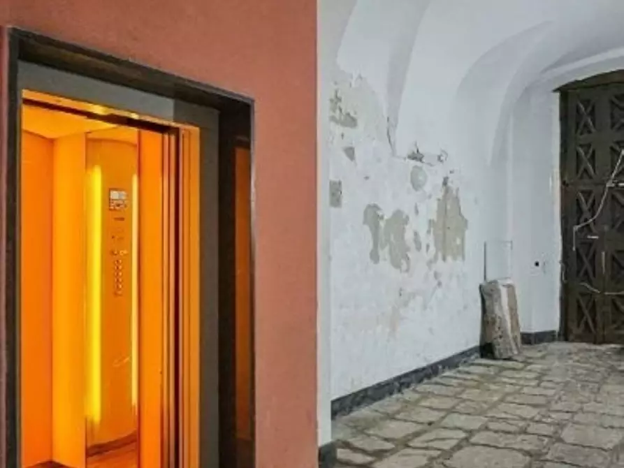 Immagine 11 di Appartamento in vendita  in Piazza Sedile Del Campo 22 a Salerno