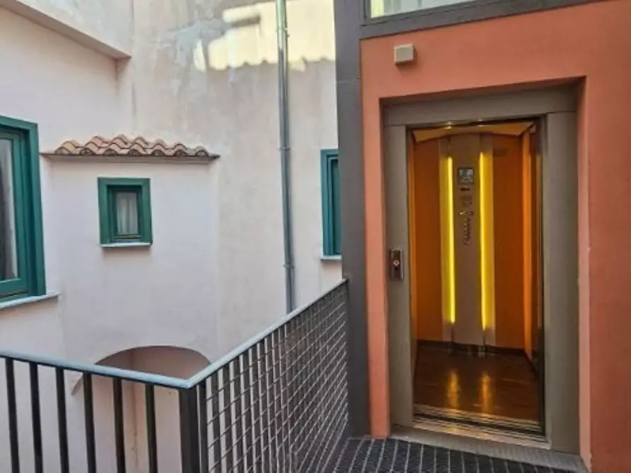 Immagine 19 di Appartamento in vendita  in Piazza Sedile Del Campo 22 a Salerno