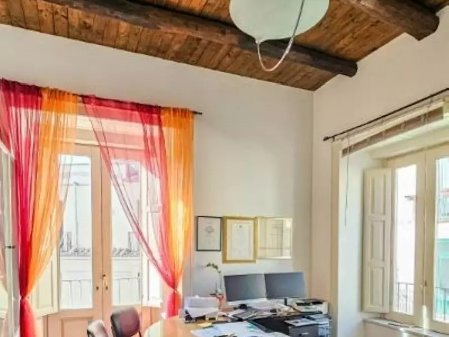 Immagine 1 di Appartamento in vendita  in Piazza Sedile Del Campo 22 a Salerno