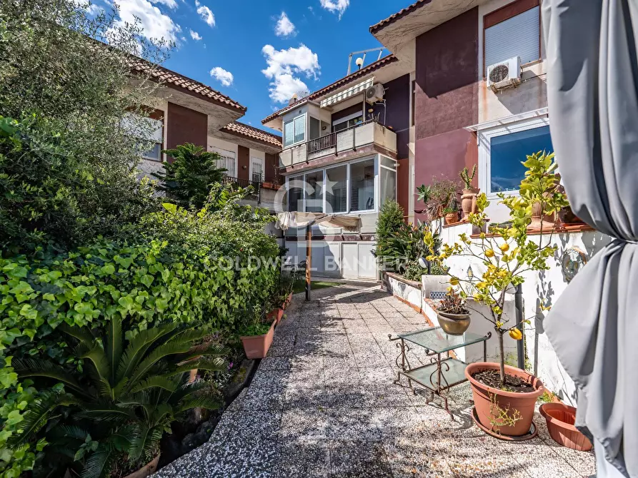 Immagine 12 di Appartamento in vendita  in Via Litteri 51 a Aci Castello