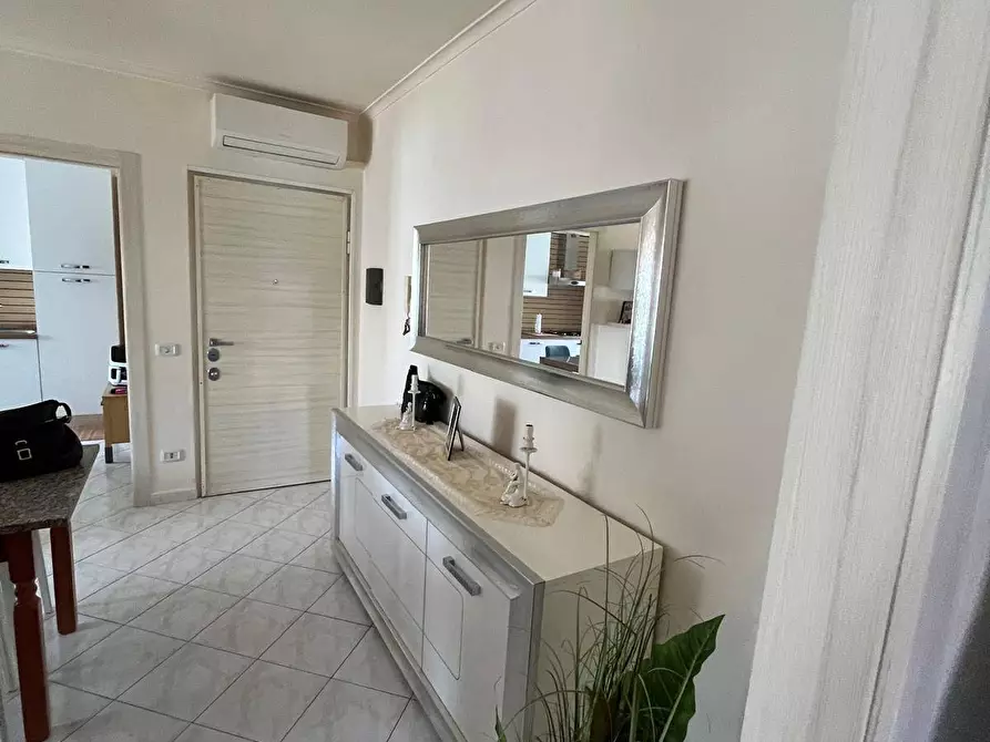 Immagine 2 di Appartamento in vendita  in Via Sant'antonio Abate a Napoli