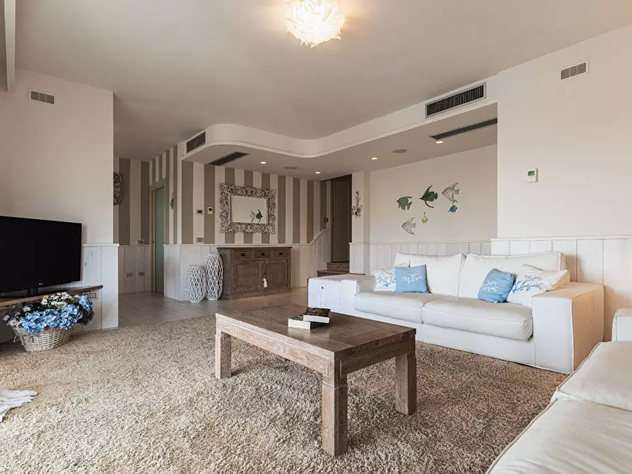 Immagine 9 di Villa in vendita  in Via Punta Saline 12/1 a Olbia