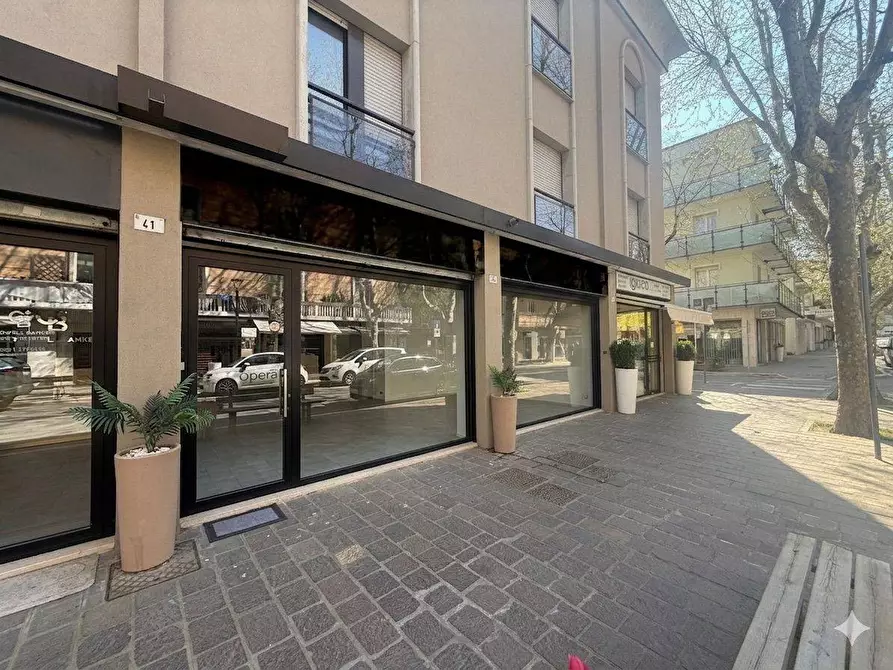Immagine 4 di Negozio in affitto  in Via Giacomo Matteotti 43/45 a Cattolica