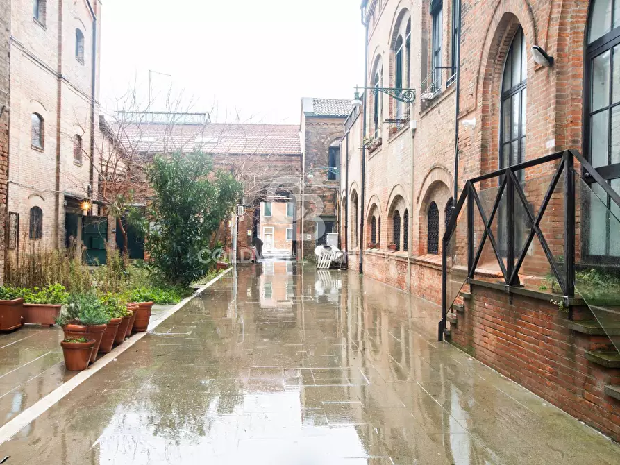Immagine 36 di Loft/Open space in vendita  in Fondamenta Giudecca - San Biagio a Venezia
