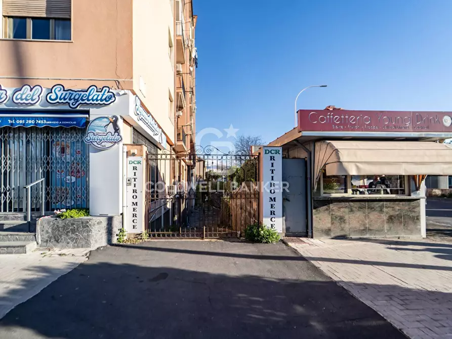 Immagine 1 di Magazzino in vendita  in Viale Mario Rapisardi 504 a Catania